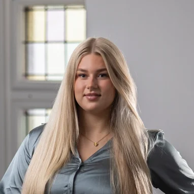 Altbauexperte Altbausanierung Altbau Immobilien Projektentwicklung Real Estate Handwerker Real Estate Broker Mauriel Invest Daniela Steinbach-Wirtz Hausschutzengel Mauriel Interior Design heavenly real estate & lifestyle Denkmalschutz Sanierung Mehrfamilienhaus Köln Lindlar Bergisch Gladbach